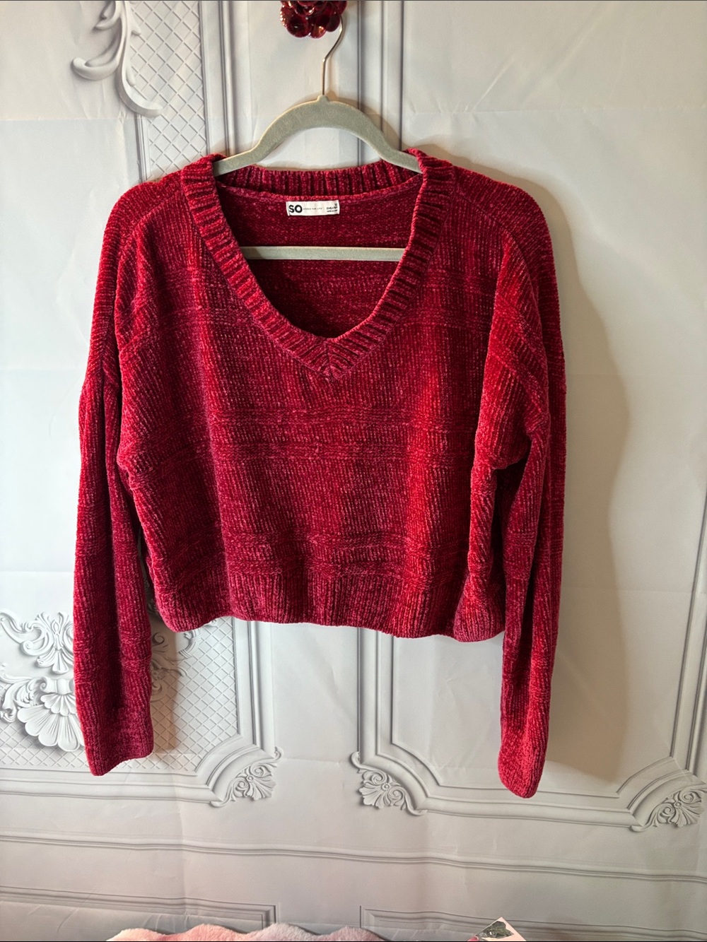 SO Plush Women’s Wine Red V-Neck  Cropped Sweater, Size Medium